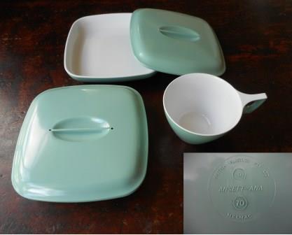 ANSETT-ANA: "PLASTIC HOT MEAL DISH & CUP SET"
